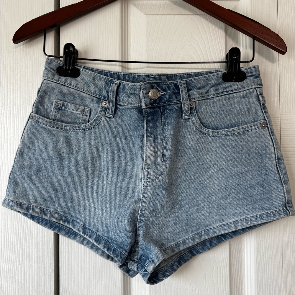 Wild Fable High Rise Cheeky Denim Shorts Light Wash Women’s Size 2
